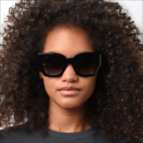 Plastic Frame Sunglasses with UV Protection and Branded Case main image 5